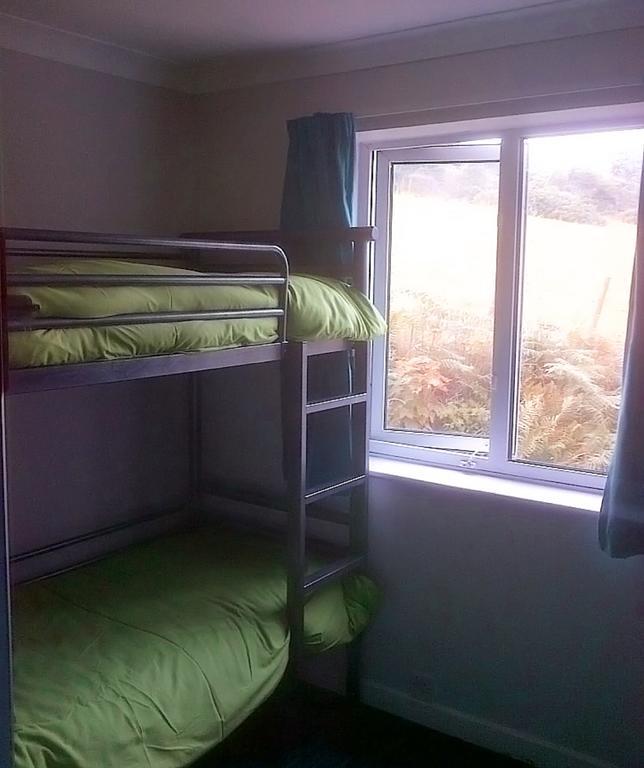 Yha Poppit Sands Hostel Cardigan Room photo