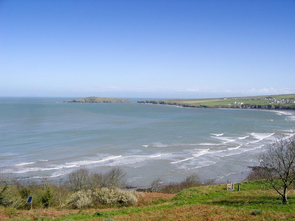 Yha Poppit Sands Hostel Cardigan Exterior photo